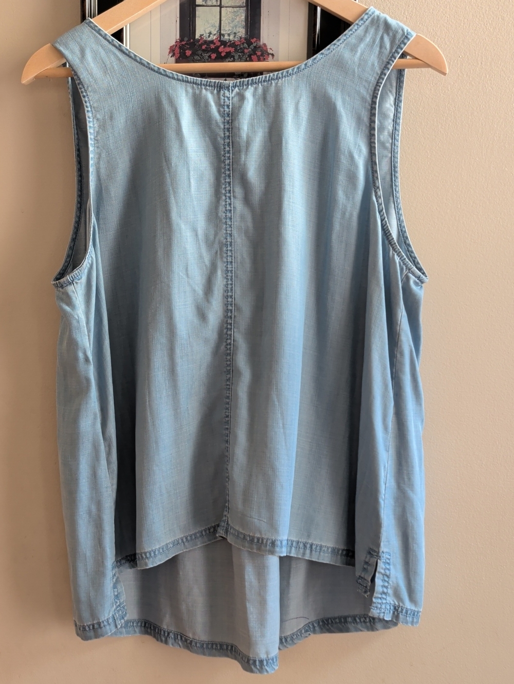 Vince Camuto Light Blue Sleeveless Chambray Top